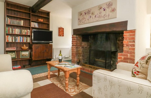 Buckland Newton Cottage | THATCH COTTAGE, pet friendly, with open fire in Buckland Newton