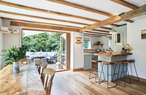 Georgeham Cottage | Thatched Coastal Cottage~Family Friendly~Sleeps 8~Large Peaceful Garden