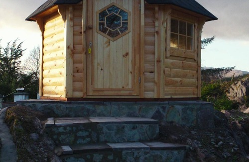 Shiplake Ski Chalet | Thatched cottage/200 year old farm house