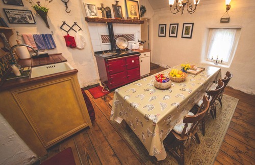 Cordal Cottage | Thatched Cottage with Hot Tub walking distance to Hughe's Pub.