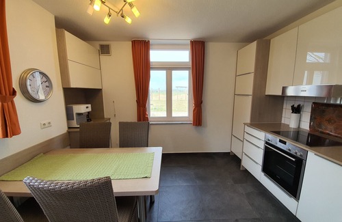 Stolpe auf Usedom Apartment | Thatched roof, 2 floors, 82m², private terrace, WiFi, 6 people, 2 bedrooms, large bathroom,