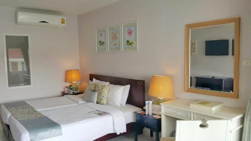 Karon Hotel | Thavorn Palm Beach Resort Phuket