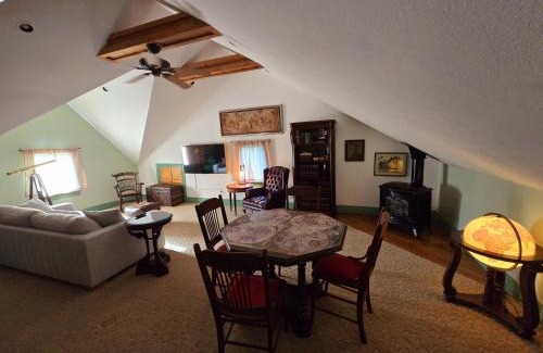 Eureka Springs Historic District Bed & Breakfast | The 1883 Peabody House Bed & Breakfast