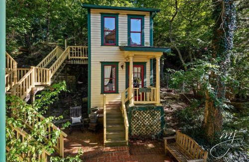 Eureka Springs Historic District Bed & Breakfast | The 1883 Peabody House Bed & Breakfast