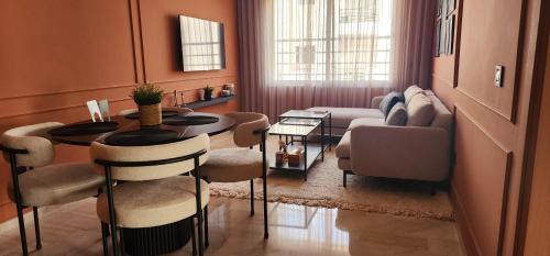 Casablanca Apartment | The 23 Princesses by IB Signature - Stylish 2 Bedroom Apt with Wifi, Self check-in - 24 x7 Security - City View - Walk to Cafes! City Centre