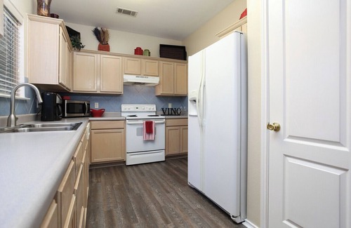 Jade Oaks House | The 4 Bed Alamo Abode