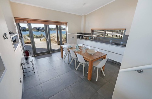 Ouddorp House | The 4 person Villa Super VIP features a luxurious and comfortably furnished interior, terrace with views over the water, perfect with children.