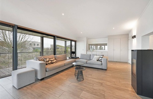 Ouddorp House | The 4 person Villa Super VIP features a luxurious and comfortably furnished interior, terrace with views over the water, perfect with children.