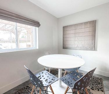 Burns Park Apartment | The 4M Favorite House - Stunning & Spotless 2-Bed Apt (#1)