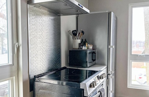 Burns Park Apartment | The 4M Favorite House Stunning & Spotless 2-Bed Apt
