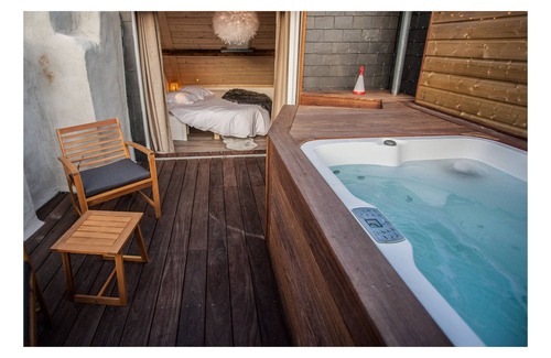 Bagneres-de-Bigorre Apartment | The 4th, roof terrace jacuzzi and round bed.