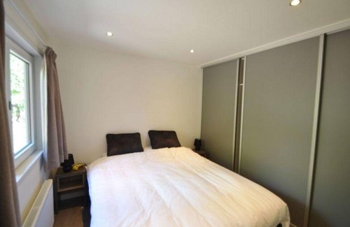 Municipality of Rhenen House | The 6-person Vakantievilla are very quiet, sunny and spacious, overlooking the spacious garden and forest edge.