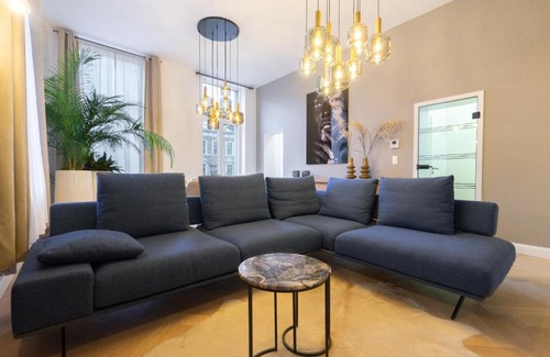 Saint-Laurent Apartment | The 99, Appartement sauna & parking