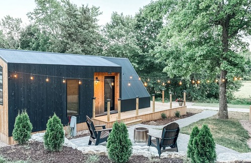 Harrison Cabin | The A-Frame, hot tub, patio, glamping luxury, WiFi, Heat/AC, access to pool