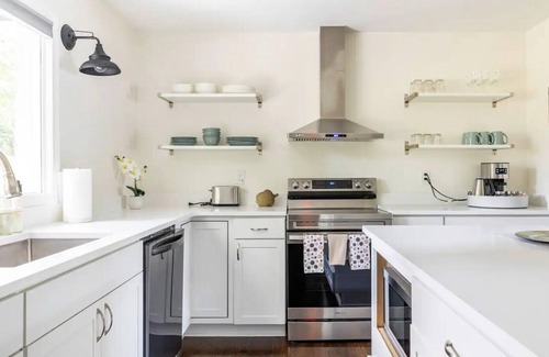 Roswell House | The Abode at Roswell. A Charming 4-bedroom with handicap accessible features.