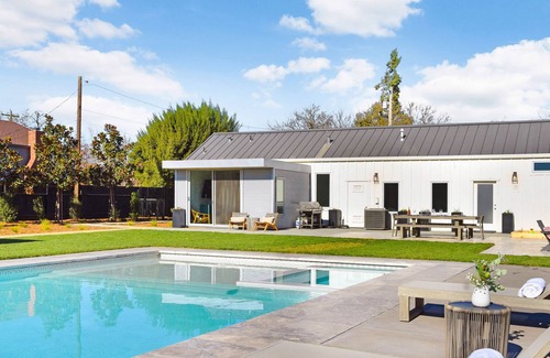 Sonoma House | The Acacia Farmhouse Sonoma a Modern Farmhouse in the Carneros Wine Country