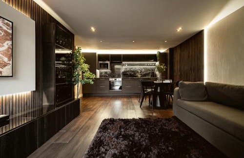 Leicester City Centre Apartment | The Acacia, Luxury with Private Balcony + Parking