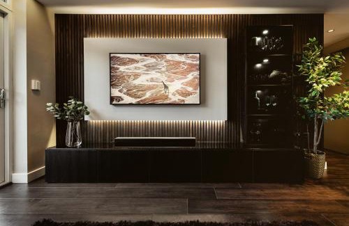 Leicester City Centre Apartment | The Acacia, Luxury with Private Balcony + Parking
