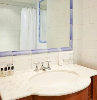 Fitzrovia Hotel | The Academy - Small Luxury Hotels of the World