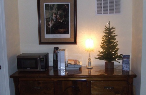 Gig Harbor House | The Acclaimed Parsonage Inn, A Downtown Delight, 4 Houses to Gig Harbor Bay