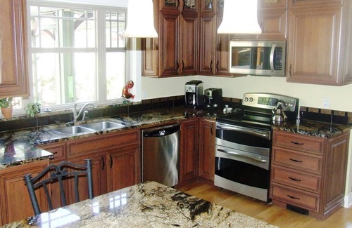 Gig Harbor House | The Acclaimed Parsonage Inn, A Downtown Delight, 4 Houses to Gig Harbor Bay