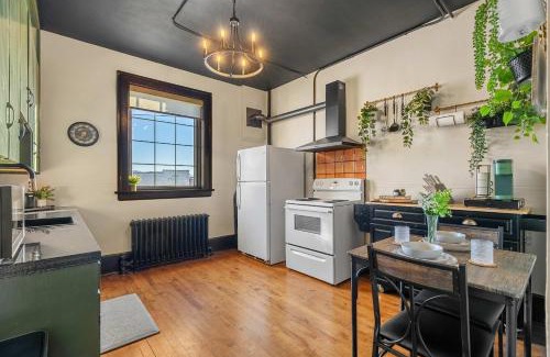 Drumheller Apartment | The Accountant - Sleeps 3 Guests - DT Drumheller