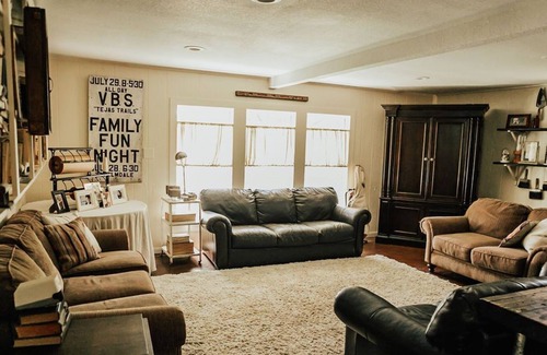 Abilene House | The Acre - 5/3 with Pool