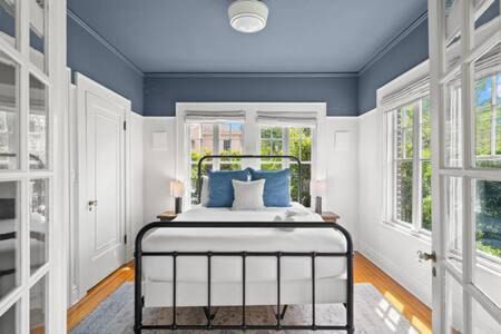 Hyde Park Apartment | The Adaline Room #4 - Gorgeous Hyde Park Apartment, Steps to Bayshore