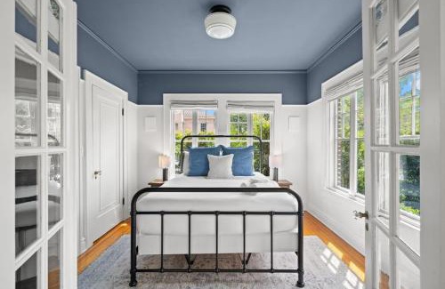 Hyde Park Apartment | The Adaline Room #7 - Gorgeous Hyde Park Apartment, 2nd Floor, Steps to Bayshore