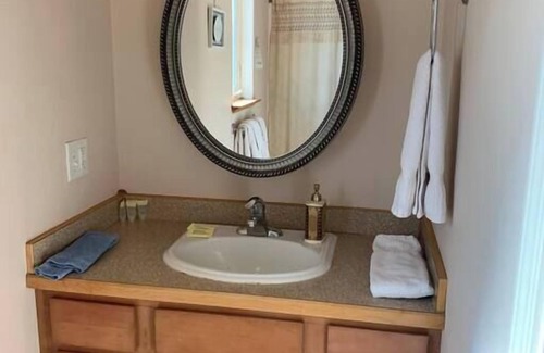 Fairbanks Apartment | The Adamina - Valdez Suite