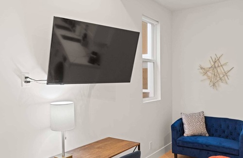 Pacific Heights Apartment | The Addison by Kasa | Modern Queen Studio | San Francisco