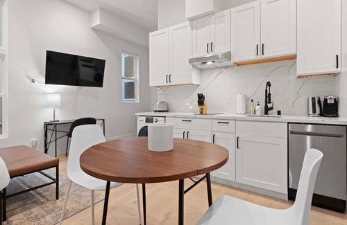 Pacific Heights Apartment | The Addison by Kasa | Modern Queen Studio | San Francisco