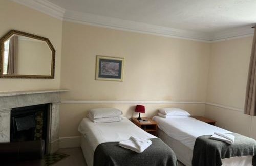 Bracknell Hotel | The Admiral Cunningham Hotel