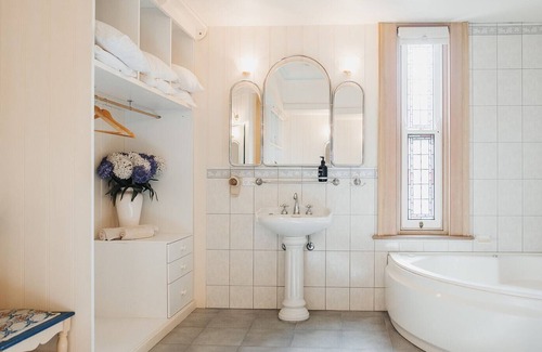 Port Broughton House | The admired cottage that oozes quality and charm in the town centre.