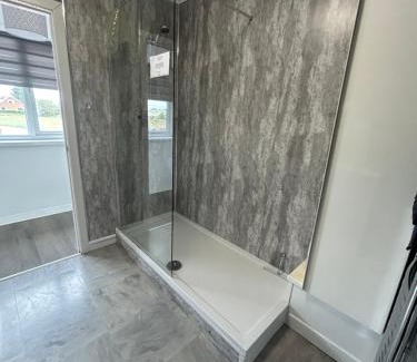 Sandtoft Apartment | The Airfield Happy Apartment