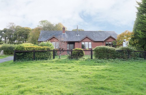 Llanfyllin House | THE ALDERS, pet friendly, with open fire in Llanfyllin