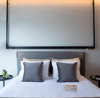Mikrolimano Hotel | The Alex Monte Kastella, Santikos Collection