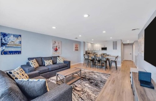 Alden Manor House | The Alexa - Beachfront