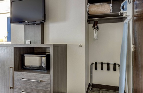 Nashville Hotel | The Alexis Inn & Suites - Nashville Airport