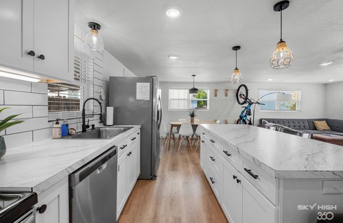 Downtown House | The All American - Pet Friendly, Direct Trail Access & Walk To Crystal Bridges!