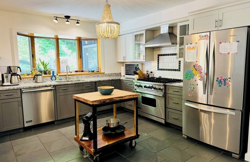 West Woodstock House | The All Seasons - Enclosed Heated Pool, Hot Tub, Fire Pit