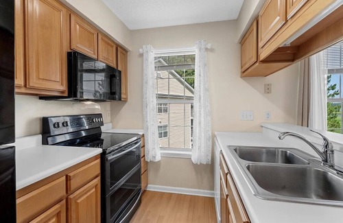 Waterford Plantation Condo | The Allure of an exceptional 2-bedroom, 2-bathroom top-floor end unit condo