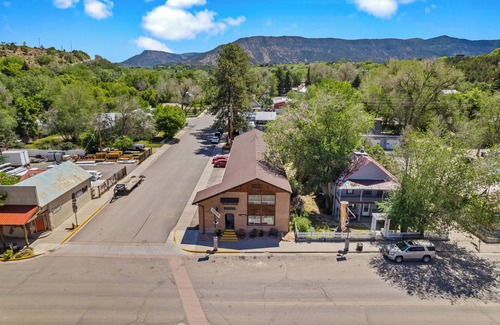 Collbran Hotel | The Alpine Motel