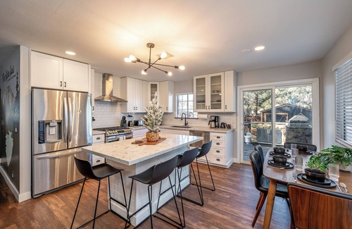 Big Bear City House | The Alpine Oasis: Sauna, Jacuzzi, Game Room!