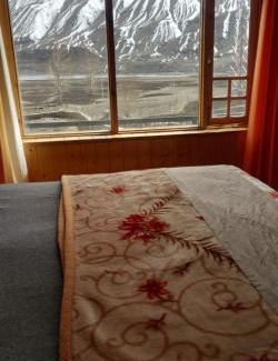 Kaza Hotel | The Alpinist cafe and Retreat