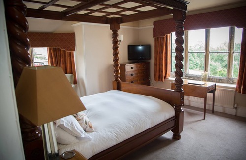 Inchbrook Hotel | The Amberley Inn