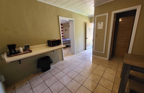 Buchanan Dam Cabin | The Americana Suite