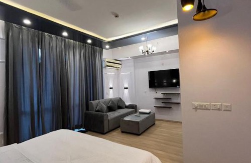 Gomti Nagar Hotel | The Amerin Suites