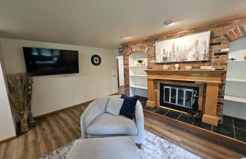 Sand Lake House | The Anchorage Abode, Freshly Renovated in 2024