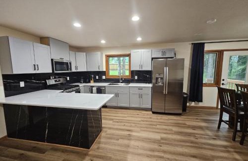 Sand Lake House | The Anchorage Abode, Freshly Renovated in 2024